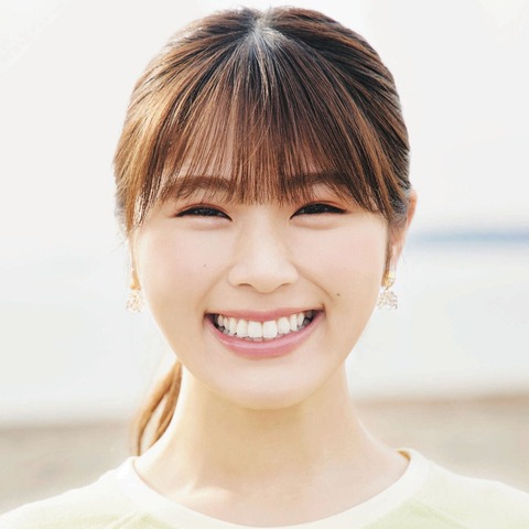 【芸能】渋谷凪咲（29）透明感あふれる肩出しドレス姿