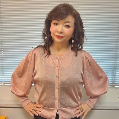 【芸能】ハイヒール・モモコ（61）美脚際立つショーパン×ニーハイソックス姿