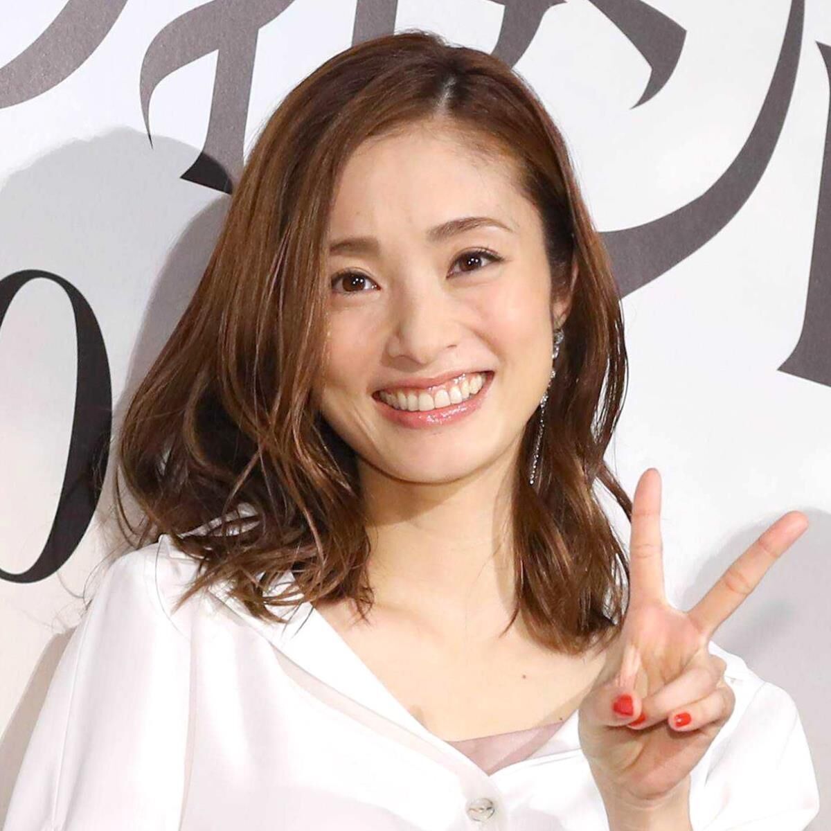 【芸能】上戸彩…雑誌表紙の「太眉」メイクに賛否