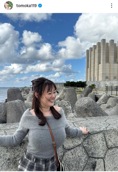 【芸能】元沖縄NHKキャスター・竹中知華（44）胸元に”食い込む”ニットワンピ姿