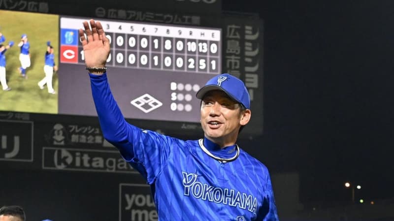 【悲報】三浦大輔監督、今季限りで退任！これが、DeNAの運命か⁉️