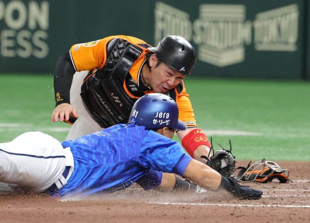 巨人に激震！甲斐捕手、右中指骨折で打線が崩壊するかも！？