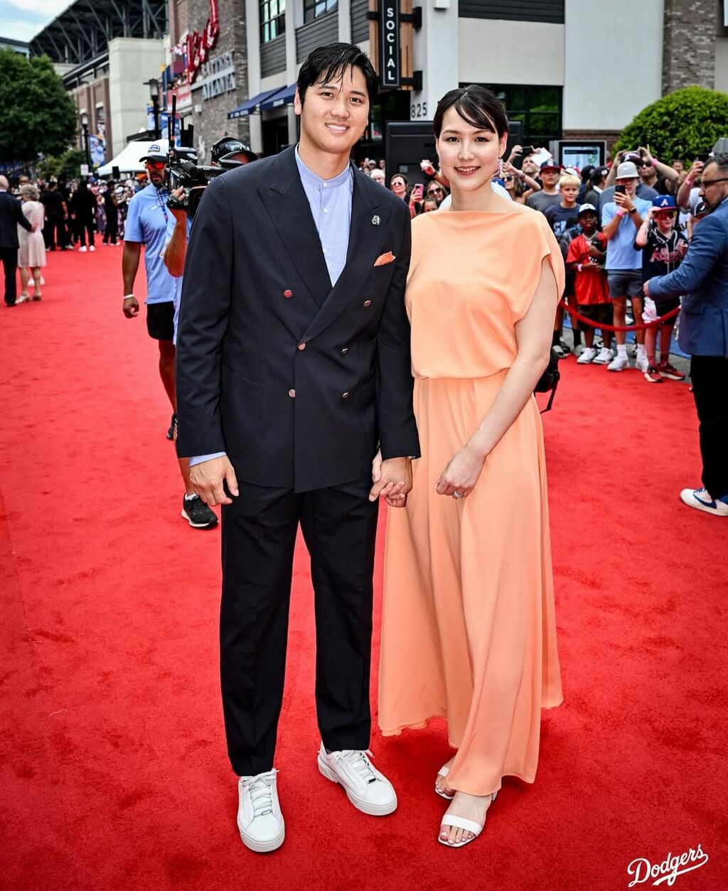 【動画】大谷翔平と真美子夫人、レッドカーペットで魅せた美