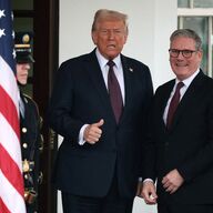 トランプの同盟国いじめ：日本と英国の防衛費問題の行方とは