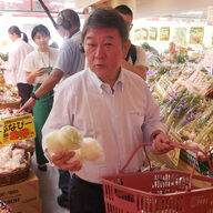 高級車で姿を現した茂木幹事長、秘書任せの財布が示すものとは？