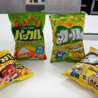 スナック菓子界の激似問題「パックル」と「カール」が引き起こす法律議論