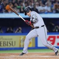 岡本和真、頭部死球の瞬間！神宮が騒然となった理由とは？