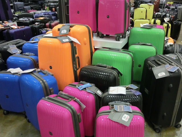 関西空港で増加するスーツケース放置問題の背景と対策