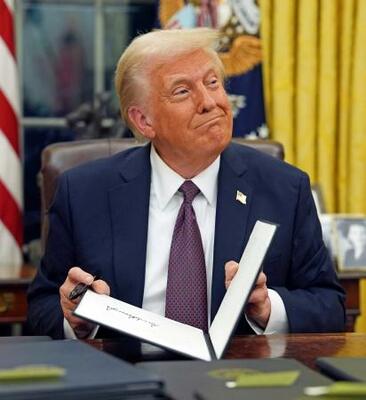 トランプ政権の退職勧奨計画：200万人の職員が選ぶ未来
