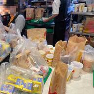 外国人によるハッピーセットの買い占めとその影響