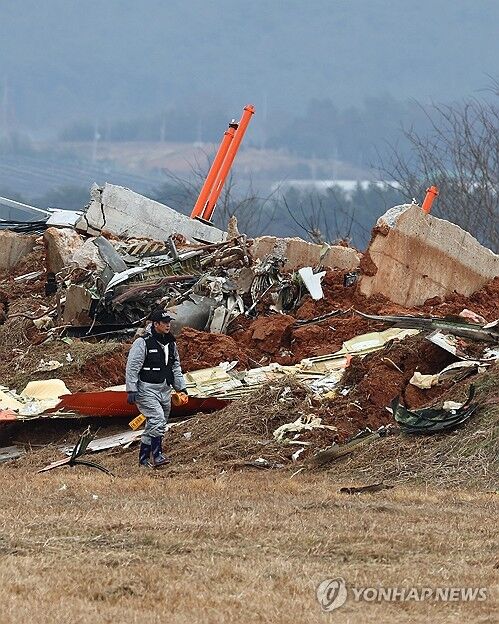 韓国航空事故: 構造物衝突による課題と安全対策