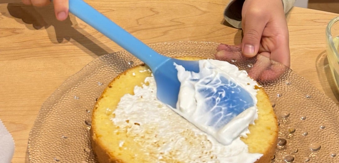 お下がりおもちゃとシンプルなケーキ：節約クリスマスのススメ