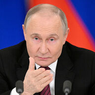 ロシア運輸相自殺の真相とは？プーチン政権の影響を探る