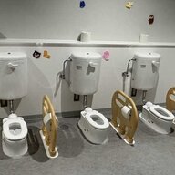 万博での子ども用トイレ、議論を呼ぶ安全性