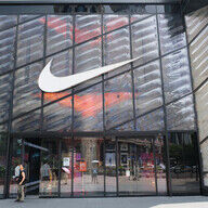 ナイキの失墜！世界一のブランドが抱える苦悩とは？