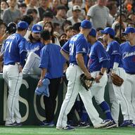 ハプニング発生！中日・チェイビスのダイブで起きた球場の騒然とした状況