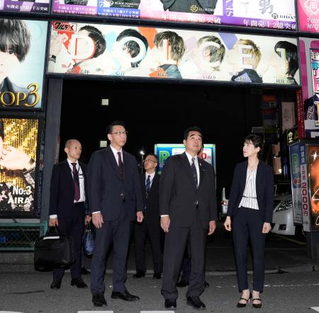 悪質ホストクラブ撲滅へ！警察庁の新たな規制提案とは