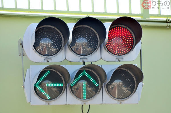 目からウロコの交通信号：矢印表示が伝える意味と背景