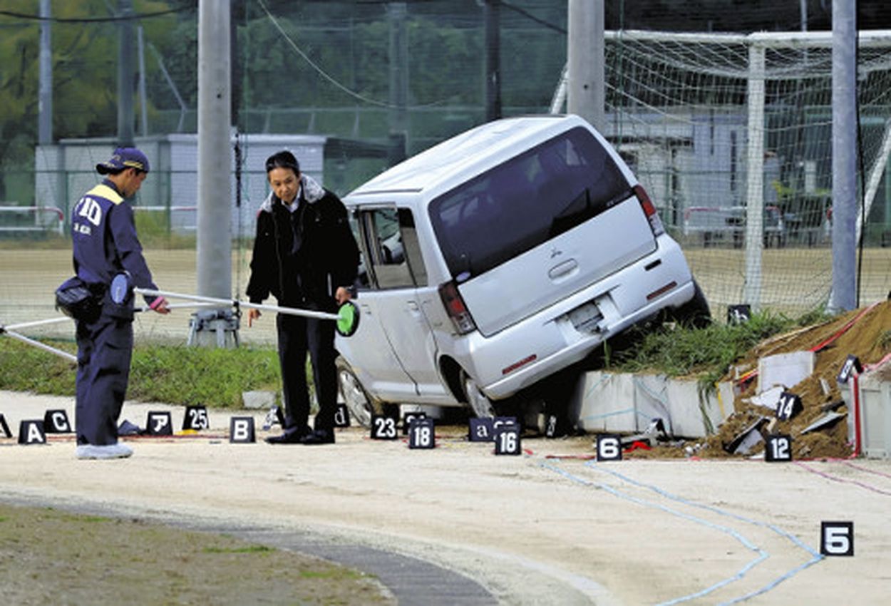 生徒運転による死亡事故：埼玉栄高校が示す責任と反省