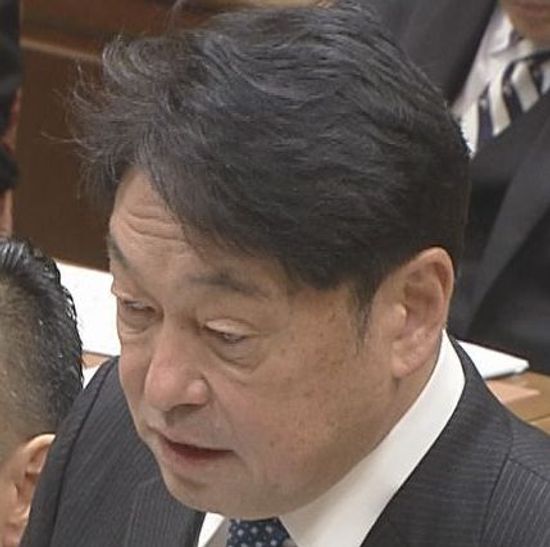「楽しい日本」を越えて：自民党内での国の未来についての対話
