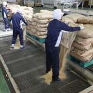 精米と事務作業の遅れが招く厳しい状況の中で