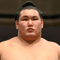 新横綱・豊昇龍の休場と39年ぶりの歴史的瞬間