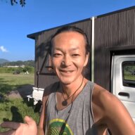 43歳で選んだ新たな人生：氷河期世代男性の軽トラ車中泊ライフ