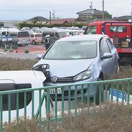 スーパー駐車場での衝突事故、運転手は76歳の女性