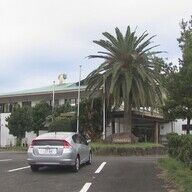 ゴルフ場での悲劇：85歳の運転ミスが引き起こした衝突事故