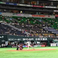 ソフトバンクの空席問題：本拠地での惨敗がもたらす影響とその背景