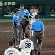 藤川監督が激昂！オリックス・広岡のスライディング抗議の真相