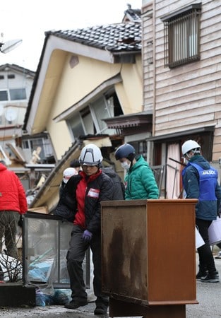 断層の動きと地震リスク：数ヶ月ごとの新たなひずみについての考察