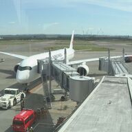 日本航空機、左エンジン故障で緊急着陸！新千歳空港に帰還の真相