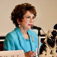デヴィ夫人のワンニャン平和党が解散！その理由とは？