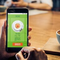飲食店のスマホ注文: 利便性と懸念の真相