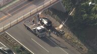 東名高速で発生！車が橋から転落した衝撃の瞬間