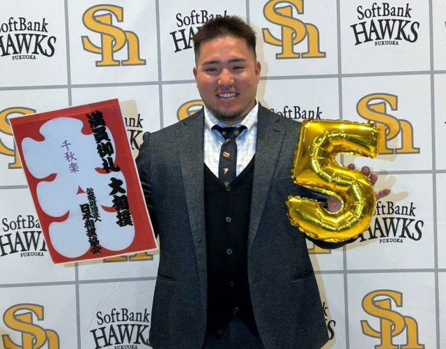 山川穂高、背番号5への変更と年俸1.5億増の裏側