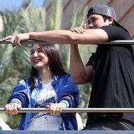 なぜ真美子夫人は7億ドルの妻なのに旧型iPhoneなのか？