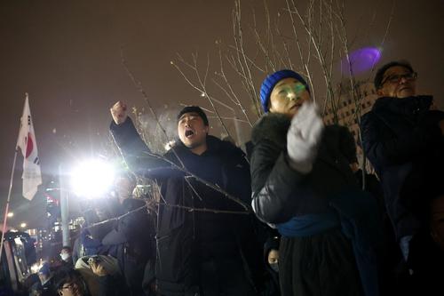 韓国の戒厳令下での旅行：日本人観光客の不安と現状