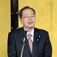 公明党代表、与党復帰への道を探る