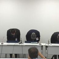 横浜市中学校校長、電車内での盗撮事件の真相とは？