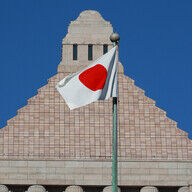 自民党の国旗損壊罪議論の行方を追う