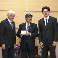 佐々木朗希、石破首相に贈るサイン入り帽子の意味とは？