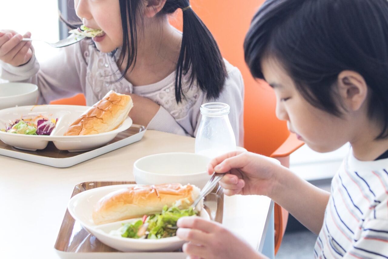 会食恐怖症とは？給食の影響とその克服法