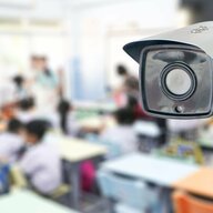 学校にカメラは本当に必要なのか？いじめ対策とその課題