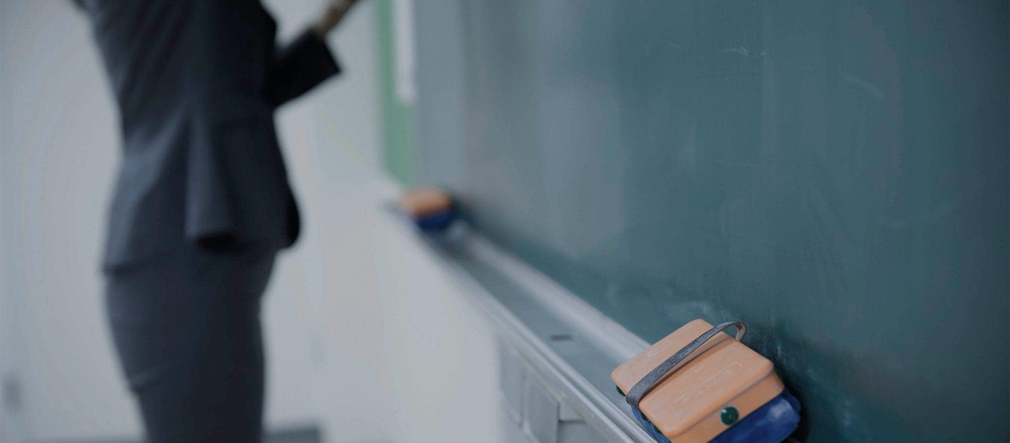採用倍率過去最低！公立学校教員の現状と課題