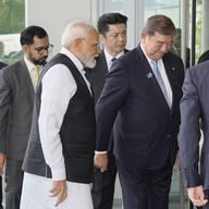 首相が病院で受診！石破茂の足の怪我とその経緯