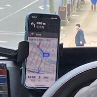 スマホをカーナビ代わりにする際の注意点と法規制