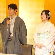 松葉づえ姿の辻本達規と珠理奈が語る結婚のエピソード