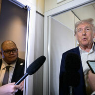国債・ドル離れ進行中！アメリカ経済の行方
